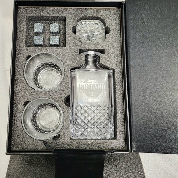 NEW! Royal Vintage Authentic Whiskey Decanter and 2 Glass  \